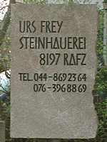 Steintafel bei Firmengebude an der Landstrasse