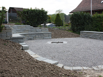 Sandsteinbank und -mauer